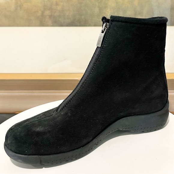 🌹LA CANADIENNE🌹 Lavender Black Ankle Boot Size: 5M - Picture 6 of 15